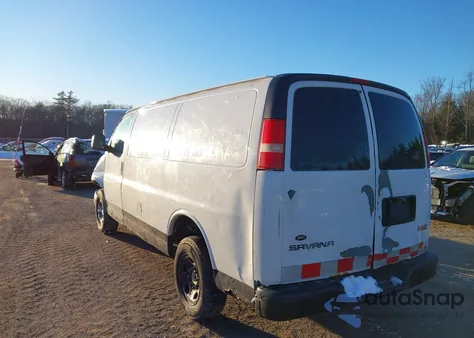 2004 GMC Savana Standard z USA, uszkodzony, nr VIN 1GTGG25V541102873